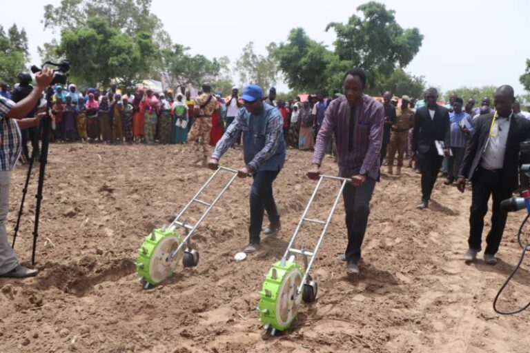 Campagne agricole 2022-2023 : Le ministre de l’Agriculture, Innocent Kiba, donne le top de départ