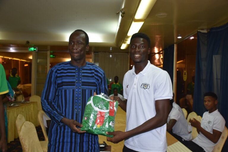 Tournoi UFOA-B/Niger 2022: Le ministre Abdoul Wabou Drabo encourage les Etalons juniors