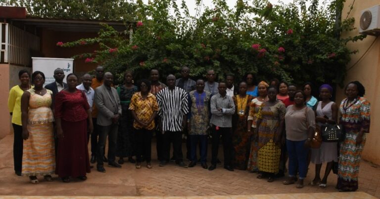 Promotion de la santé au Burkina : Un partenariat entre JHPIEGO et l’AJCPD pour améliorer l’accès aux soins de santé