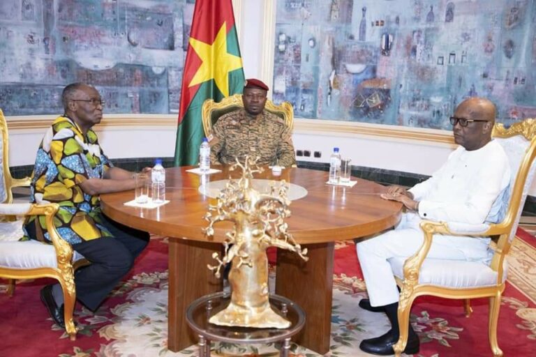 Situation nationale : le Président DAMIBA échange avec les anciens Chefs d’Etat Roch KABORE et Jean-Baptiste OUEDRAOGO