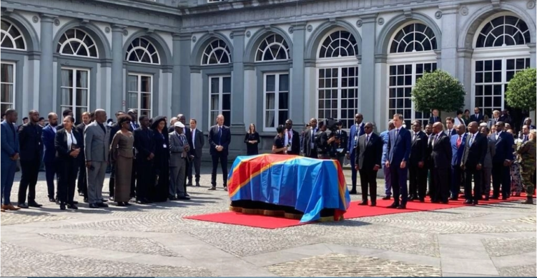 Lumumba : la dent, unique relique de l’icône de l&rsquo;indépendance congolaise, remise à sa famille par la Belgique