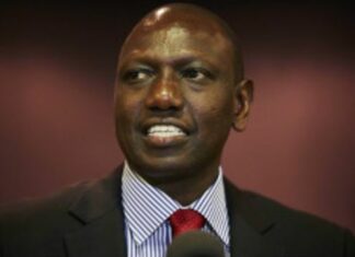 Kenya : s’il est élu, le vice-président William Ruto promet « d’expulser des Chinois qui grillent du maïs et vendent des téléphones portables «