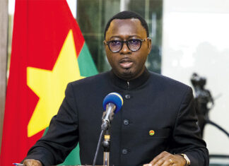 Piste d’atterrissage clandestine au Burkina : le COTN poursuit ses enquêtes, selon le ministre Lionel Bilgo