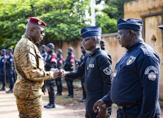 Lutte contre le terrorisme : le Président du Faso encourage les unités d’intervention de la police nationale