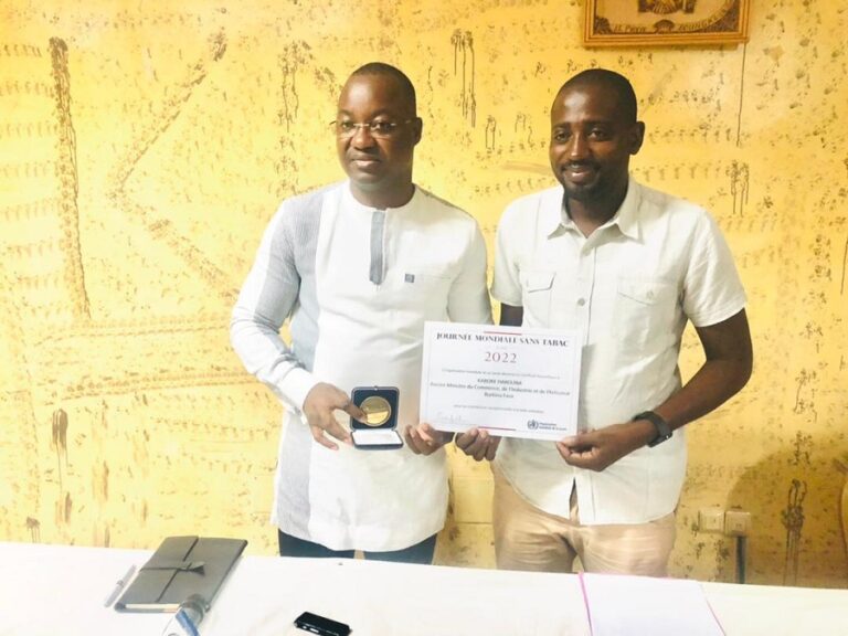 Lutte contre le Tabac : L’ancien ministre en charge du Commerce, Harouna Kaboré, lauréat du prix de l’OMS