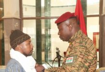 Droits humains : le Prix Martin Ennals 2022, Daouda Diallo fait chevalier de l’Ordre de l’Etalon