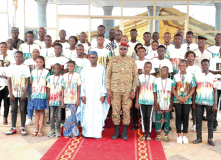 Prix d’excellence 2022 : le président du Faso félicite les lauréats