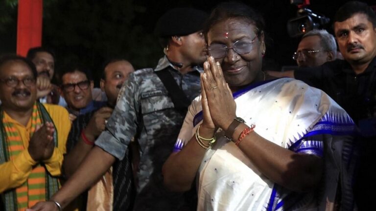 Inde : la nouvelle présidente du pays Draupadi Murmu a prêté serment