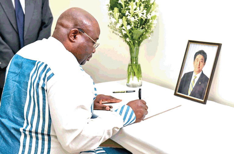Disparition de l&rsquo;ancien Premier ministre japonais : le gouvernement burkinabè présente ses condoléances