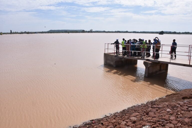 Barrages de Dawaka-Wéotenga et de Pougma La ministre  Maminata Traoré visite les réalisations