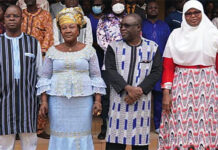 Montée des couleurs à l’hôtel administratif : les travailleurs sacrifient à la tradition