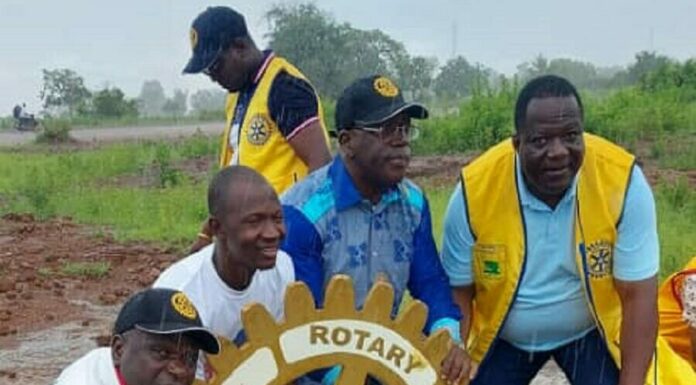Rotary club Ouaga Savane : 1000 plants épineux pour protéger le golf club de Ouagadougou