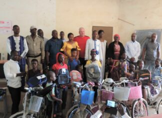 Don de fournitures scolaires à Manga : L’ABPSEPV vole au secours de 70 enfants en situation de vulnérabilités