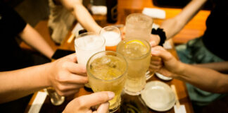 Japon : une campagne publicitaire organisée pour relancer la consommation d’alcool chez les jeunes