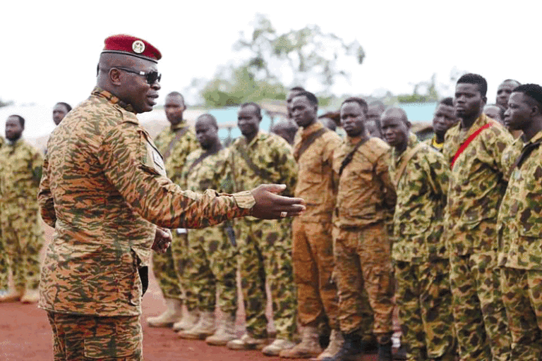 Burkina Faso : le lieutenant-colonel Paul-Henri Sandaogo Damiba appelle à l&rsquo;apaisement