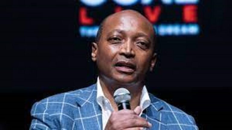 CAF : Le président Patrice Motsepe au Gabon pour le Championnat panafricain scolaire