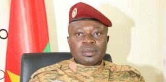 Lutte contre le terrorisme: le président Damiba échange avec Mohamed Bazoum a Niamey