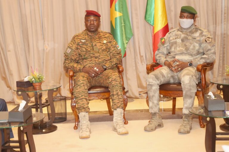 Lutte contre le terrorisme : le Burkina et le Mali décident de renforcer leur partenariat militaire (Présidence du Faso)