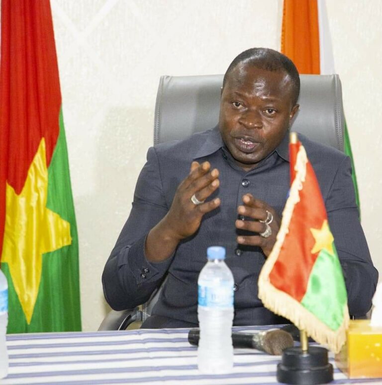 Lutte contre le terrorisme : le président Damiba invite la communauté burkinabè du Niger à s’impliquer