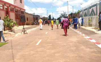 Commune de Ouagadougou : un opérateur économique offre une voie bitumée aux populations