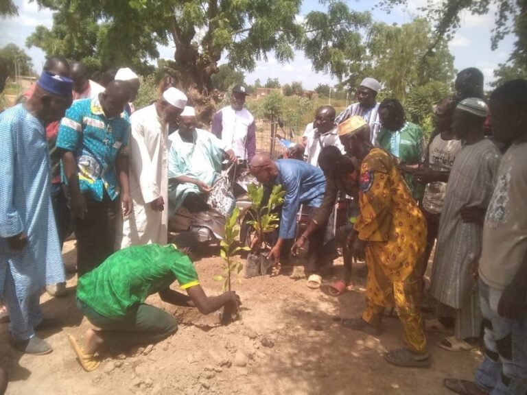 Cohésion sociale au sein des communautés à Bissighin et Bassinko : Plantation d’arbres et lecture de coran pour renforcer les liens
