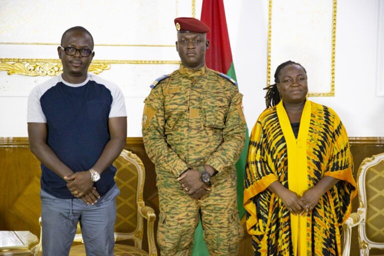 Mouvement sauvons Djibo chez le Capitaine Ibrahim TRAORE : le Chef de l’Etat promet l&rsquo;acheminement des vivres