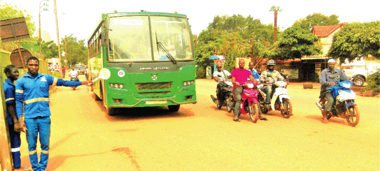 Sécurité routière à Bobo-Dioulasso : ces « volontaires » pour aider à réguler la circulation