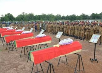 Attaque de Gaskindé: le capitaine IbrahimTraoré à la levée de corps des 27 militaires tombés