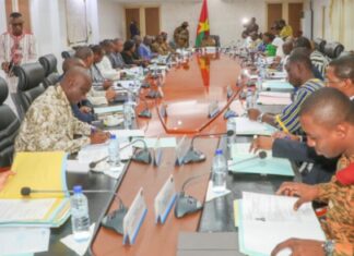 Burkina : Retour au décret de 2008 pour les salaires des ministres, le Chef de l’État garde sa rémunération de Capitaine