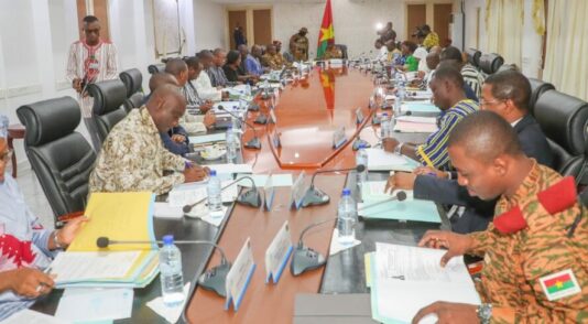 Burkina : Retour au décret de 2008 pour les salaires des ministres, le Chef de l’État garde sa rémunération de Capitaine