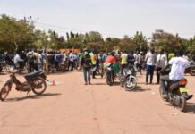 Rumeurs de coup d’État : Des manifestants à la place de la nation