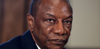 Guinée: Accusé de détournement de deniers publics, la justice gèle les comptes bancaires de l’ancien président Alpha Condé