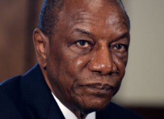 Guinée: Accusé de détournement de deniers publics, la justice gèle les comptes bancaires de l’ancien président Alpha Condé