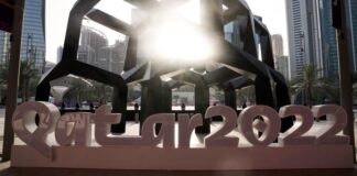 Coupe du monde: Critiqué pour les mauvaises conditions des travailleurs étrangers, le Qatar dénonce des affirmations « motivées par le racisme »
