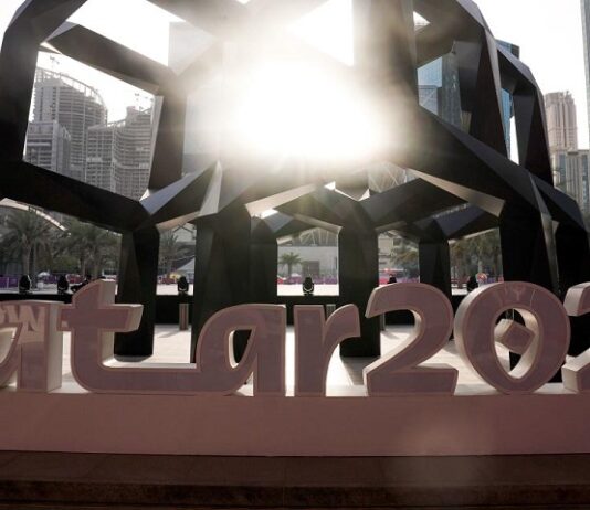 Coupe du monde: Critiqué pour les mauvaises conditions des travailleurs étrangers, le Qatar dénonce des affirmations « motivées par le racisme »