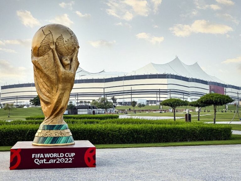 Qatar 2022 : Face à la menace des sanctions de la FIFA, les équipes européennes abandonnent la lutte contre l’homophobie