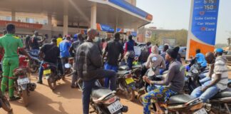 Pénurie de carburant : Les Ouagalais prennent d’assaut les stations-services