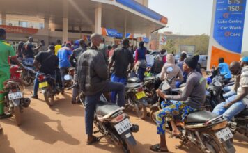 Pénurie de carburant : Les Ouagalais prennent d’assaut les stations-services
