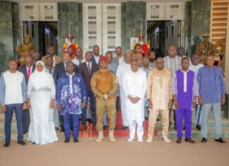 Contribution à l’effort de guerre : le président de la Transition échange avec les partenaires sociaux