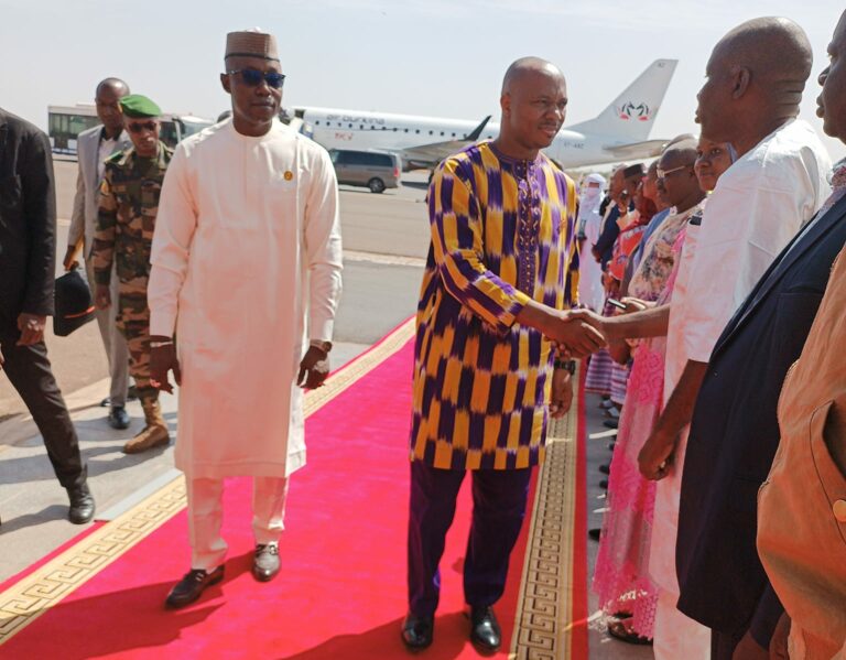 Assemblée législative de Transition : Le président Bougouma au Mali pour sa première sortie internationale