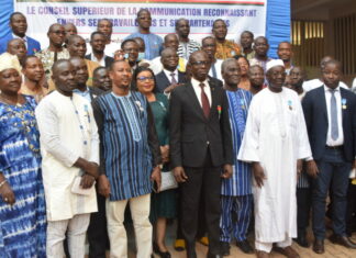 Conseil supérieur de la communication : Une quarantaine de personnes décorées dans trois ordres nationaux