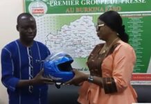 Editions sidwaya: Le ministre en charge de la sécurité routière sensibilise sur le port du casque