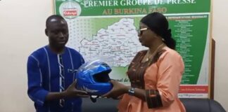 Editions sidwaya: Le ministre en charge de la sécurité routière sensibilise sur le port du casque