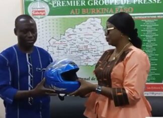 Editions sidwaya: Le ministre en charge de la sécurité routière sensibilise sur le port du casque