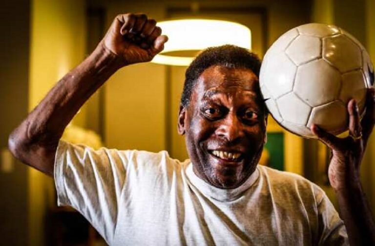 Football : Le roi Pelé sera enterré à Santos le 03 janvier