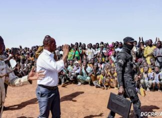 Lutte contre le terrorisme : le président de l’Assemblée législative de Transition encourage les éléments du détachement mixte et les VDP de Arbinda.