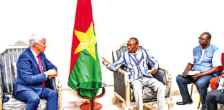 Coopération Burkina-Russie : l’ambassadeur Alexey Saltykov reçu à la Primature