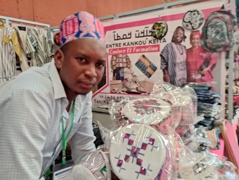 16e édition du SIAO : Niakaté Mamadou l’artisan Guinéen qui rêve de voir le « Pouto » au patrimoine mondiale de l’UNESCO