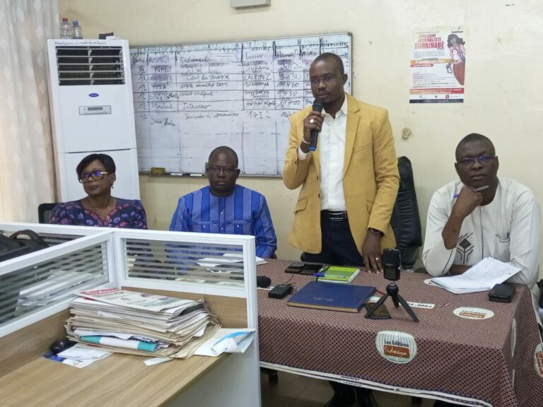 Editions Sidwaya : le ministre Jean Emmanuel Ouedraogo salue le professionnalisme du personnel