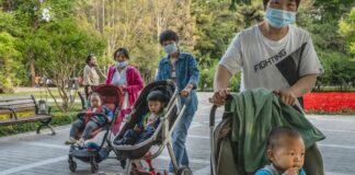 Chine : face à la baisse de la population les autorités locales lancent des mesures pour inciter les couples à procréer.